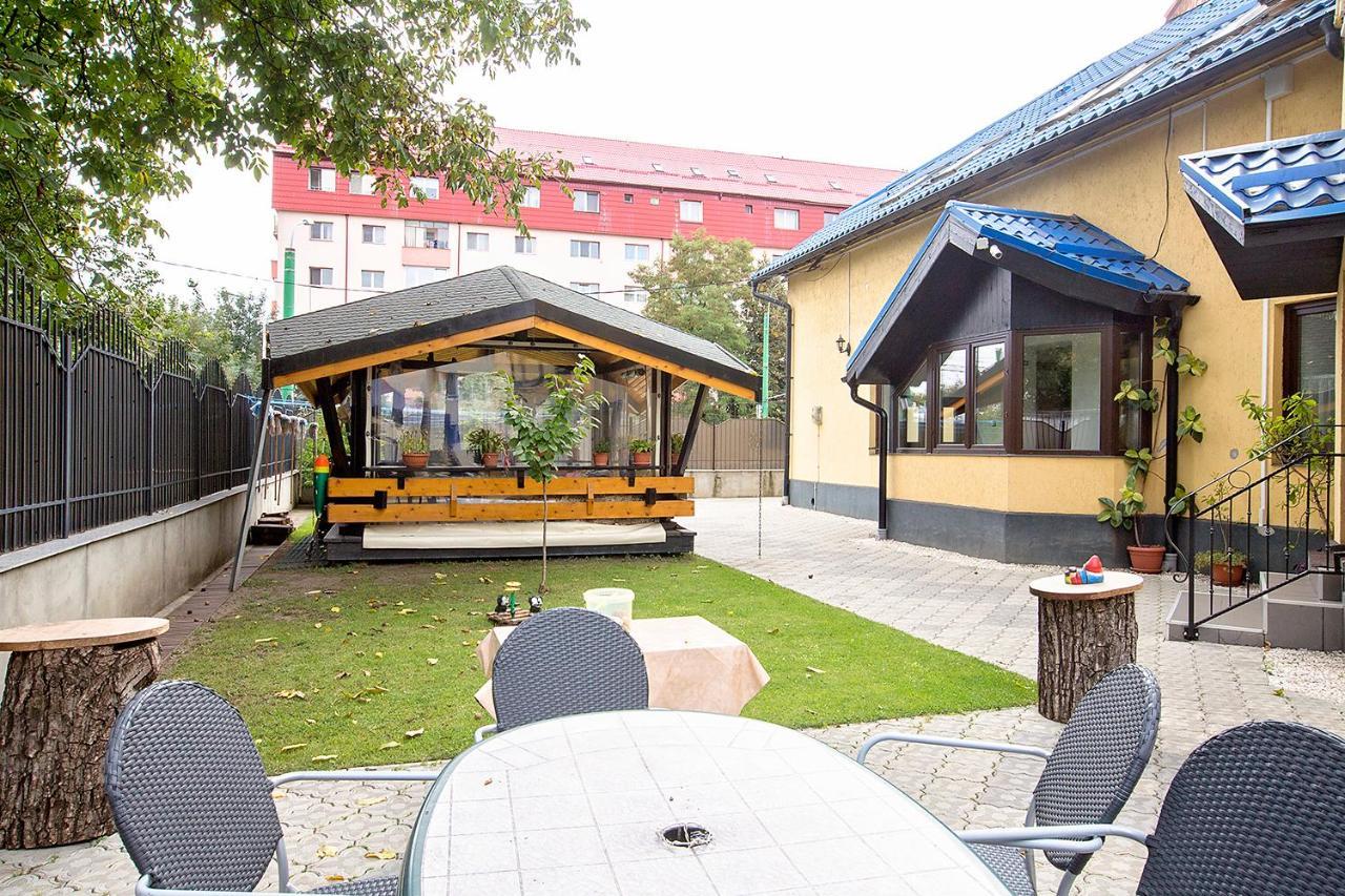 Iq Hostel Yellow House Braşov Eksteriør bilde